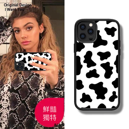iPhone系列【黑白牛奶圖騰】塗鴉彩繪系列防摔殼，黑邊TPU+鋁片二合一殼體 防摔、防塵、防刮花