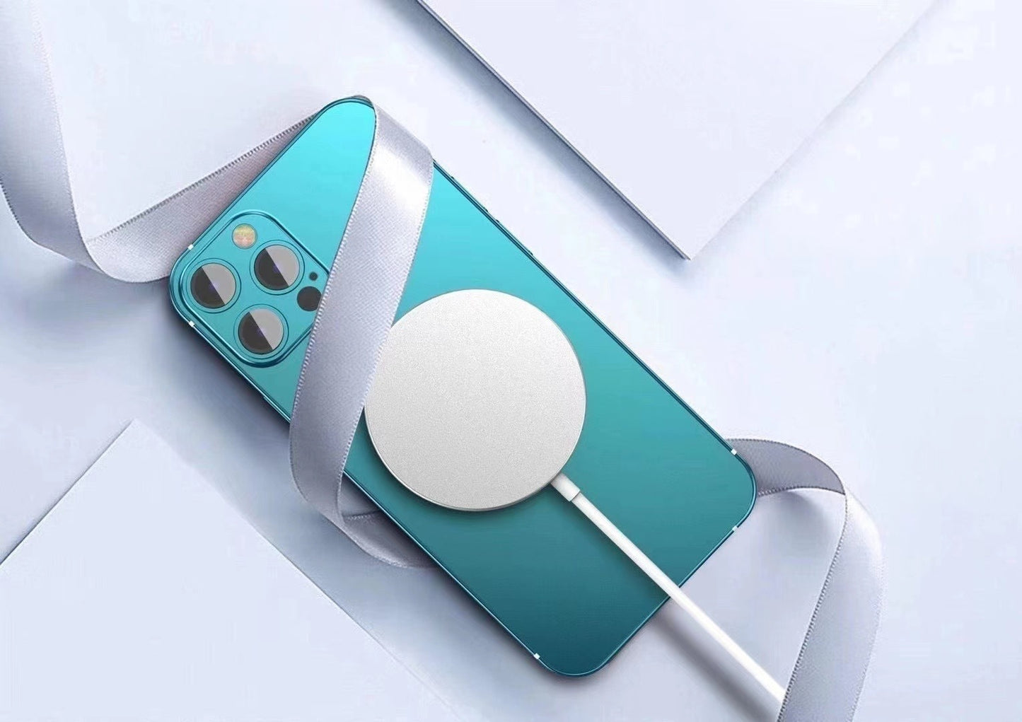 iphone 12系列 15w磁吸快速無線充電器 magsafe//無需對位，自動吸附充電，邊充電邊玩手機